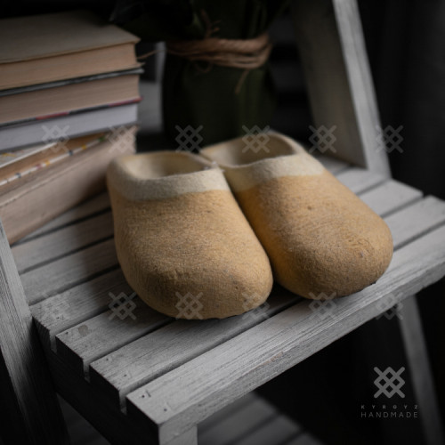 Felt slippers without counter