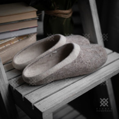 Natural felt slippers 