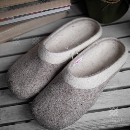 Natural felt slippers 