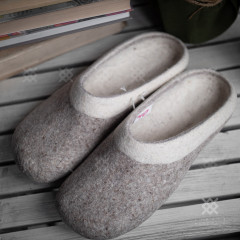 Natural felt slippers 