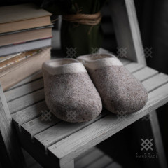 Natural felt slippers 