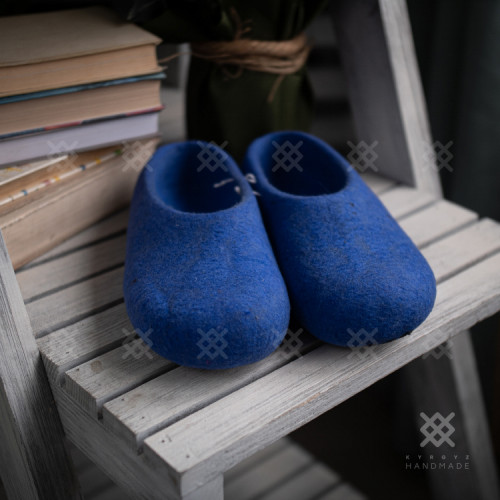 Крашенные войлочные тапочки