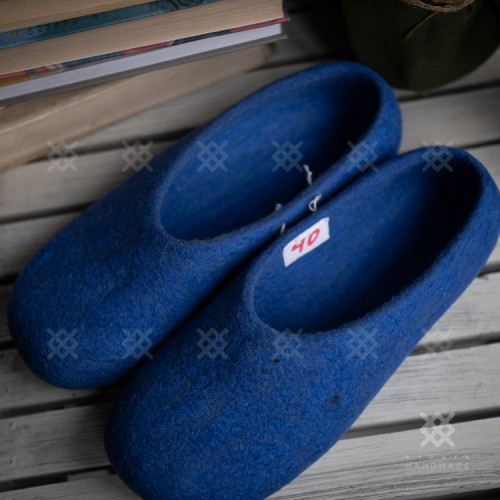 Крашенные войлочные тапочки