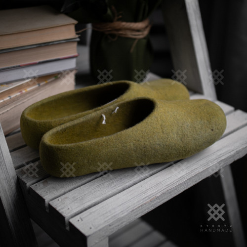 Крашенные войлочные тапочки
