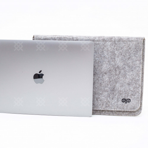 Фетровый чехол на МакБук