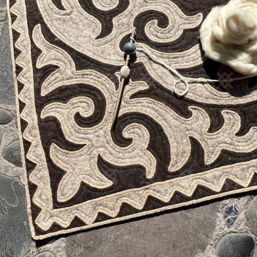 Алп-Каракуш шырдак