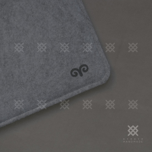 Фетровая папка на Макбук