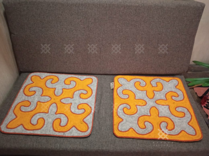 Сидушка из натуральной шерсти 40х40 см