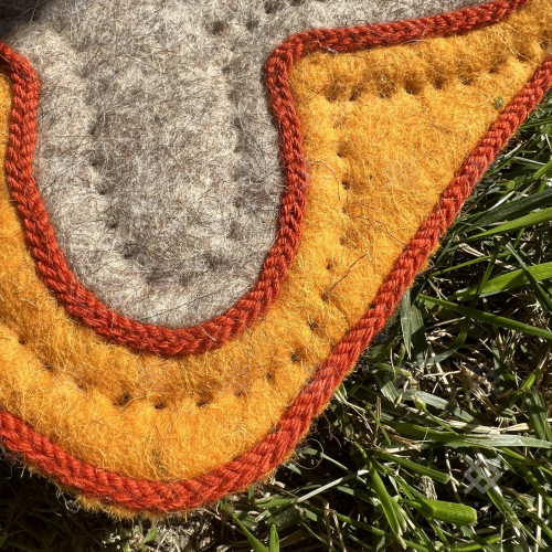 Сидушка из натуральной шерсти 40х40 см