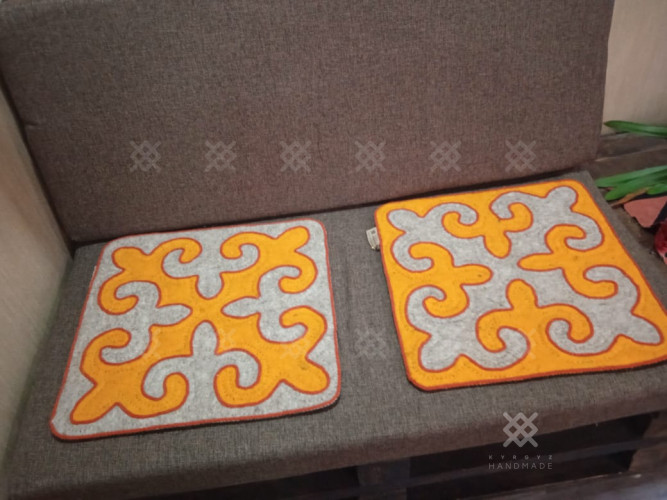 Сидушка из натуральной шерсти 40х40 см