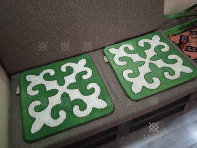 Сидушка из натуральной шерсти 40х40 см