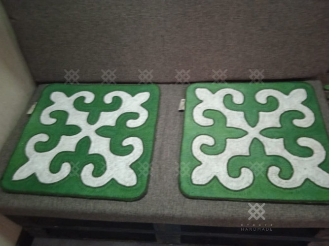 Сидушка из натуральной шерсти 40х40 см